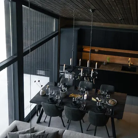 Luxurious Rakka, Yllaes *