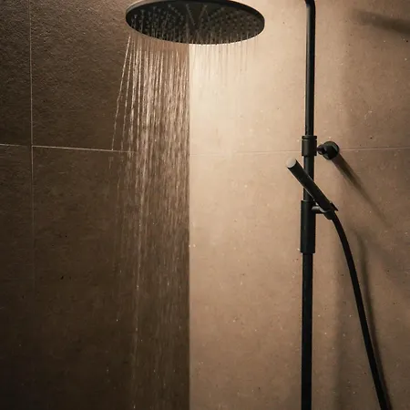 Luxurious Rakka, Yllaes *