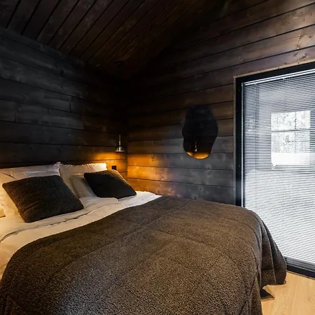 Luxurious Rakka, Yllaes