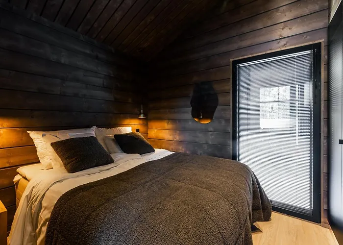 Luxurious Rakka, Yllaes